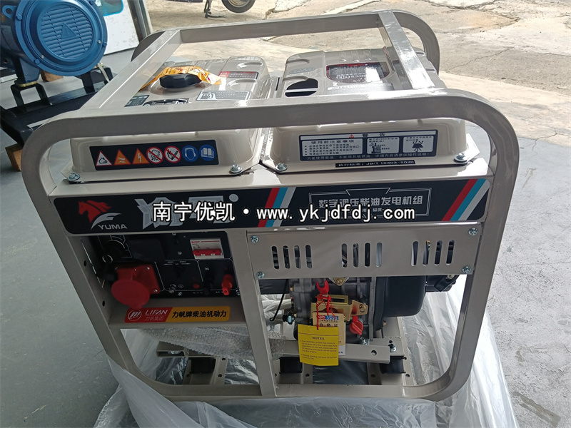2022年8月18日，小型發(fā)電機(jī)8KW等功率柴油發(fā)電機(jī)組發(fā)貨南寧某工地