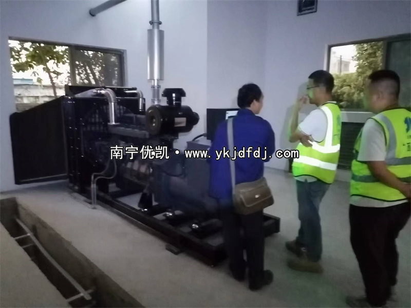 2023年11月28日，欽州項目250kw上柴發(fā)電機組到貨安裝調(diào)試