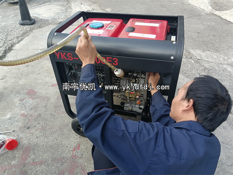 2023年11月24日，客戶到店自提8kw等功率柴油發(fā)電機組