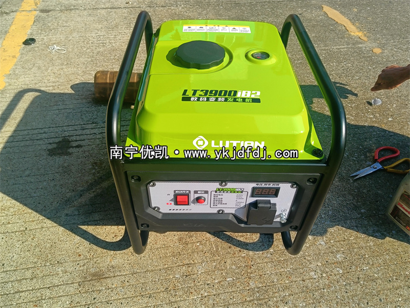 2024年10月11日，客戶到店自提3KW汽油變頻發(fā)電機(jī)